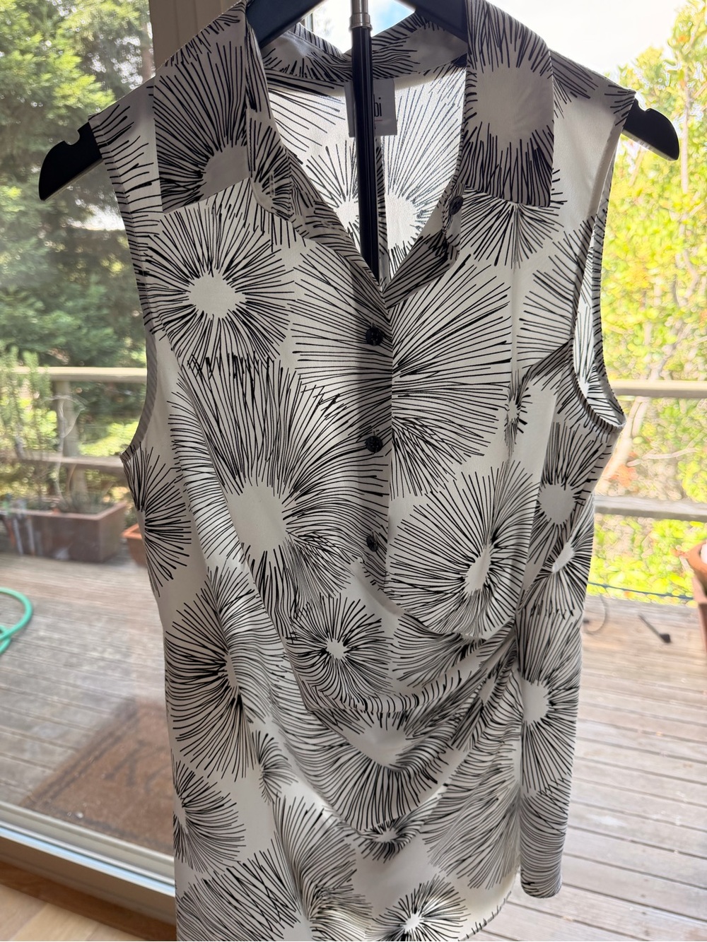 CAbi Black & White Sunburst Sleeveless Button V-Neck Blouse